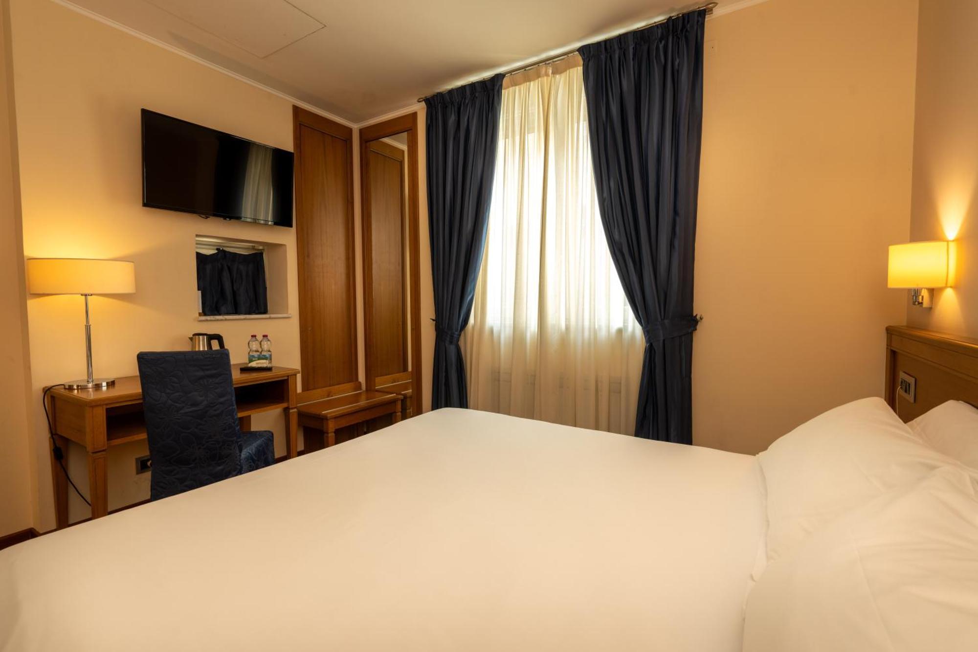 Hotel Iris Genoa Ngoại thất bức ảnh