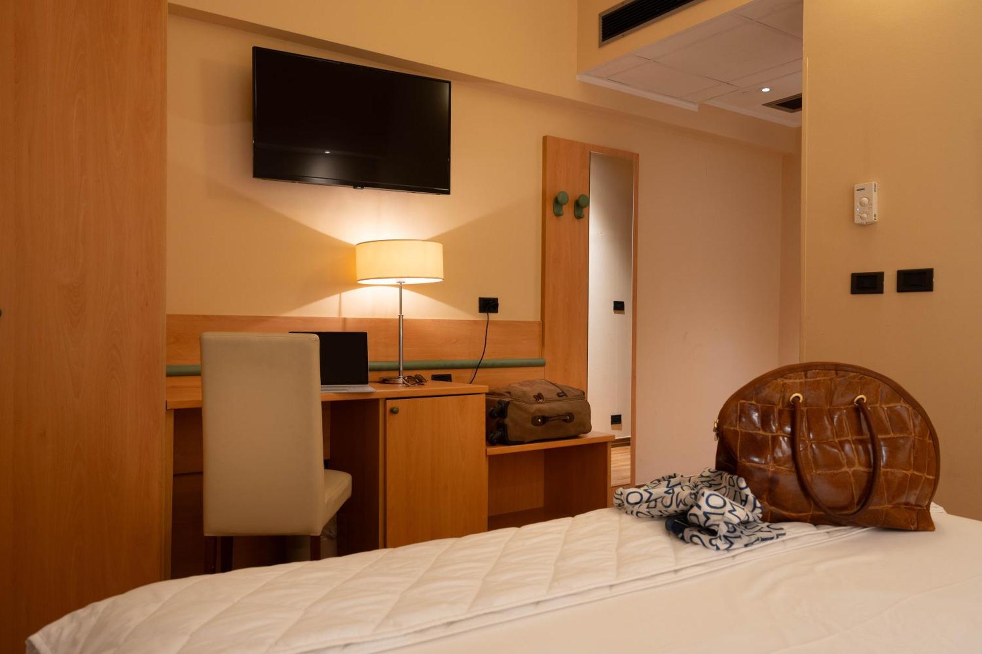 Hotel Iris Genoa Ngoại thất bức ảnh