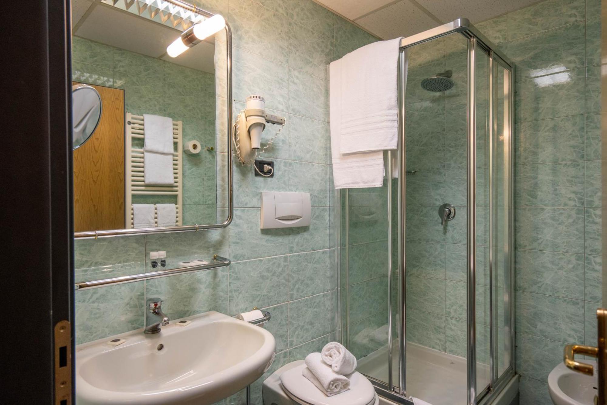 Hotel Iris Genoa Ngoại thất bức ảnh