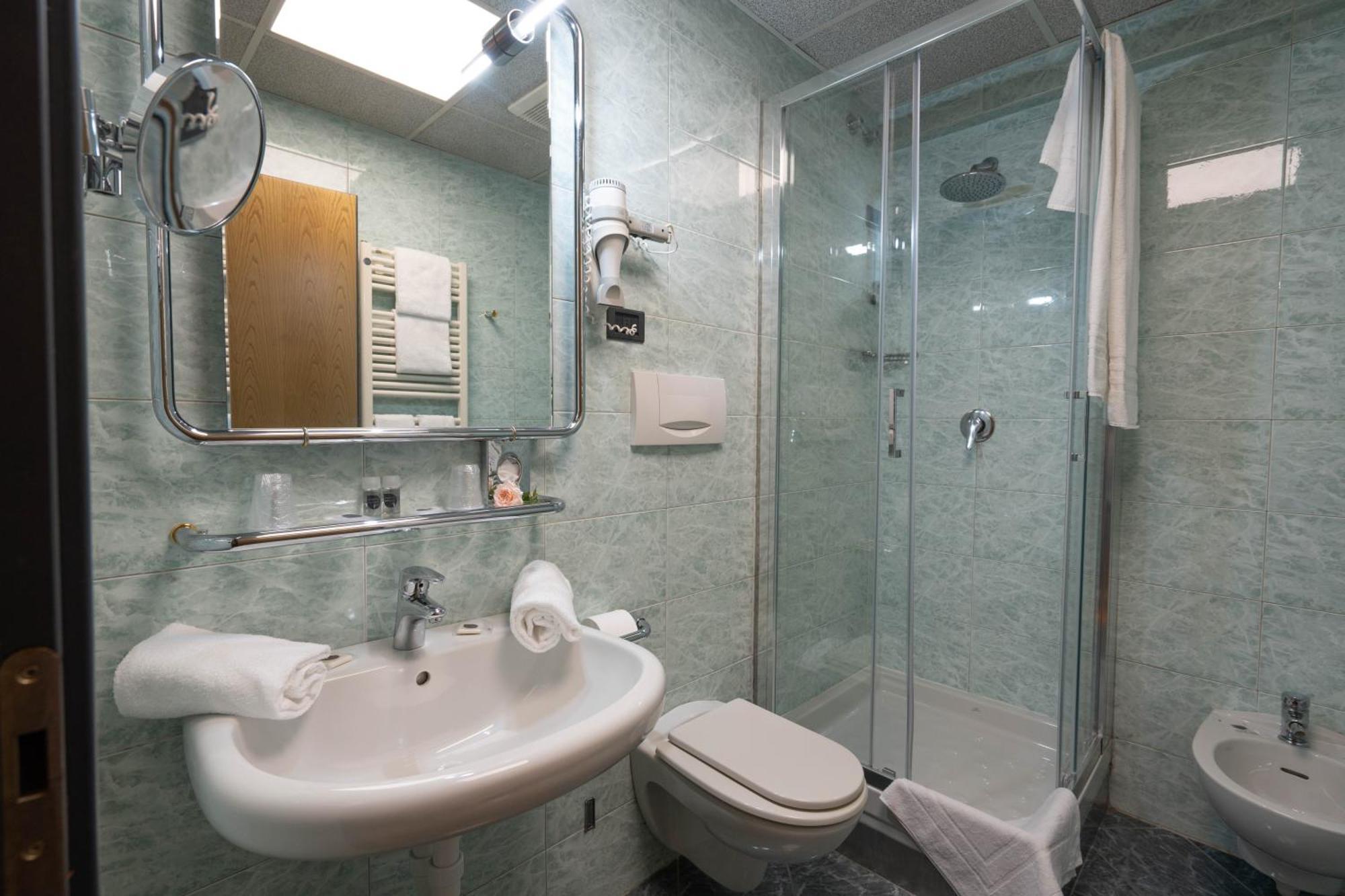 Hotel Iris Genoa Ngoại thất bức ảnh