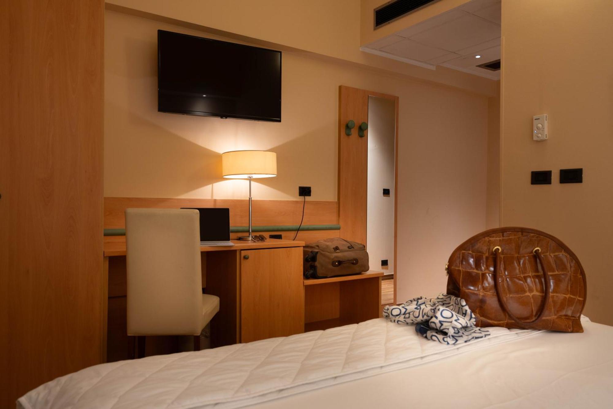 Hotel Iris Genoa Ngoại thất bức ảnh