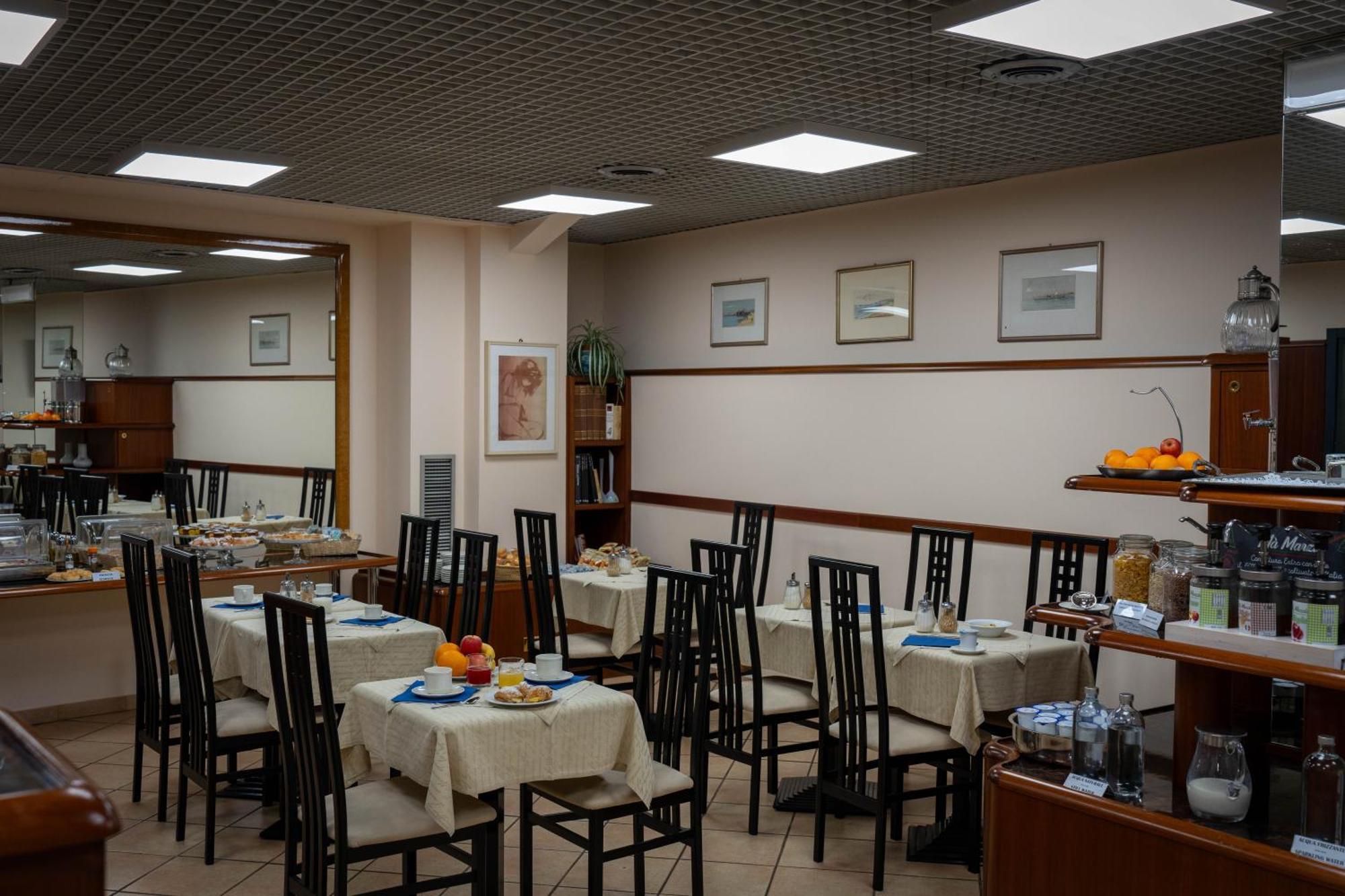Hotel Iris Genoa Ngoại thất bức ảnh