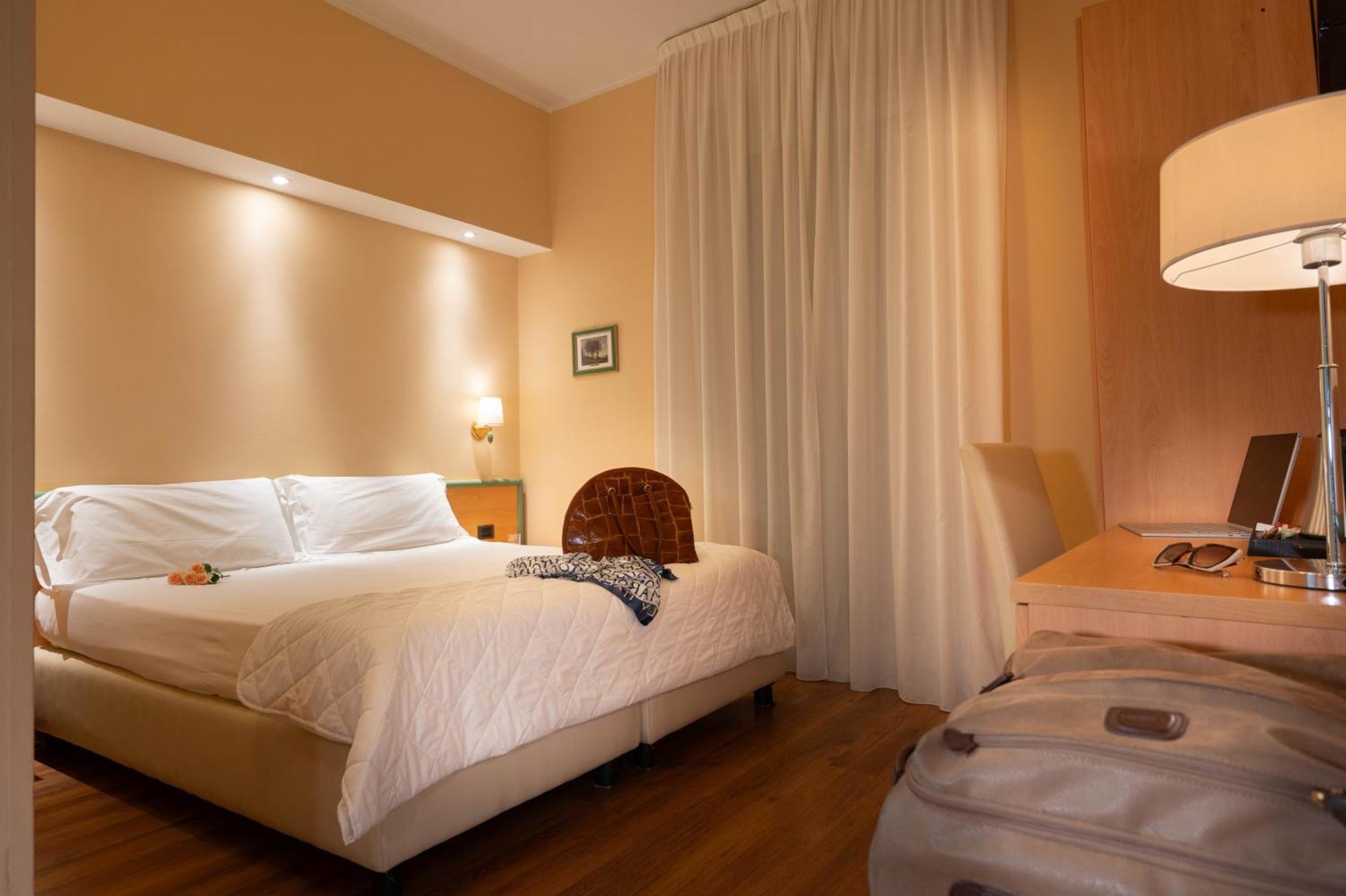 Hotel Iris Genoa Ngoại thất bức ảnh
