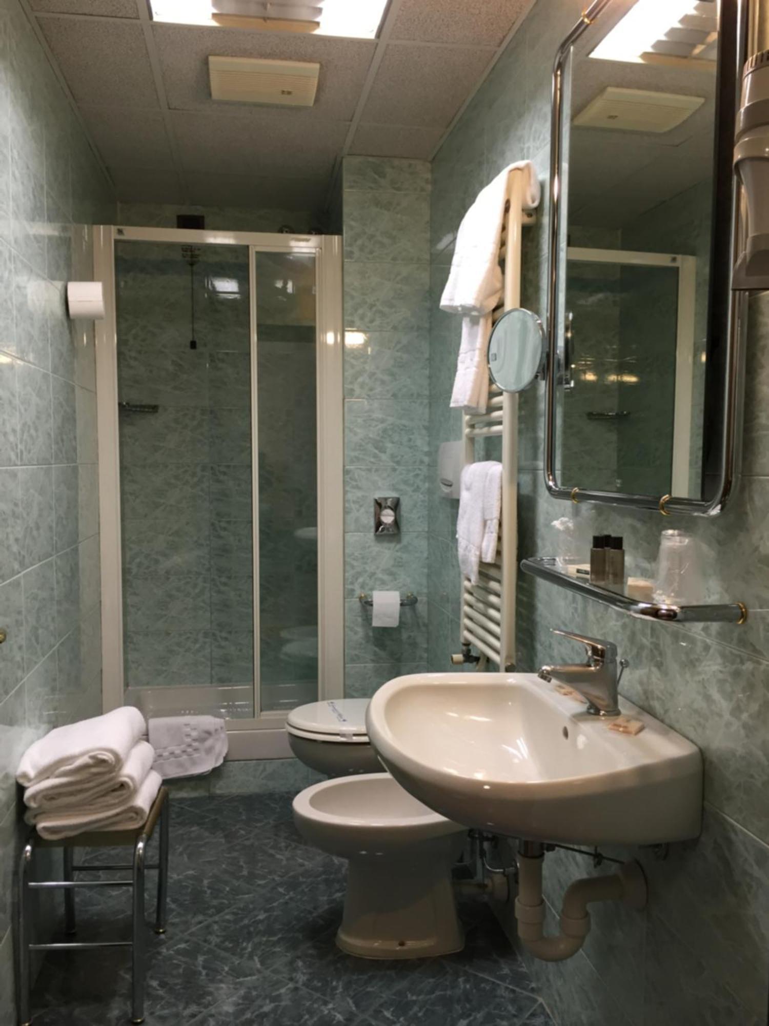 Hotel Iris Genoa Phòng bức ảnh
