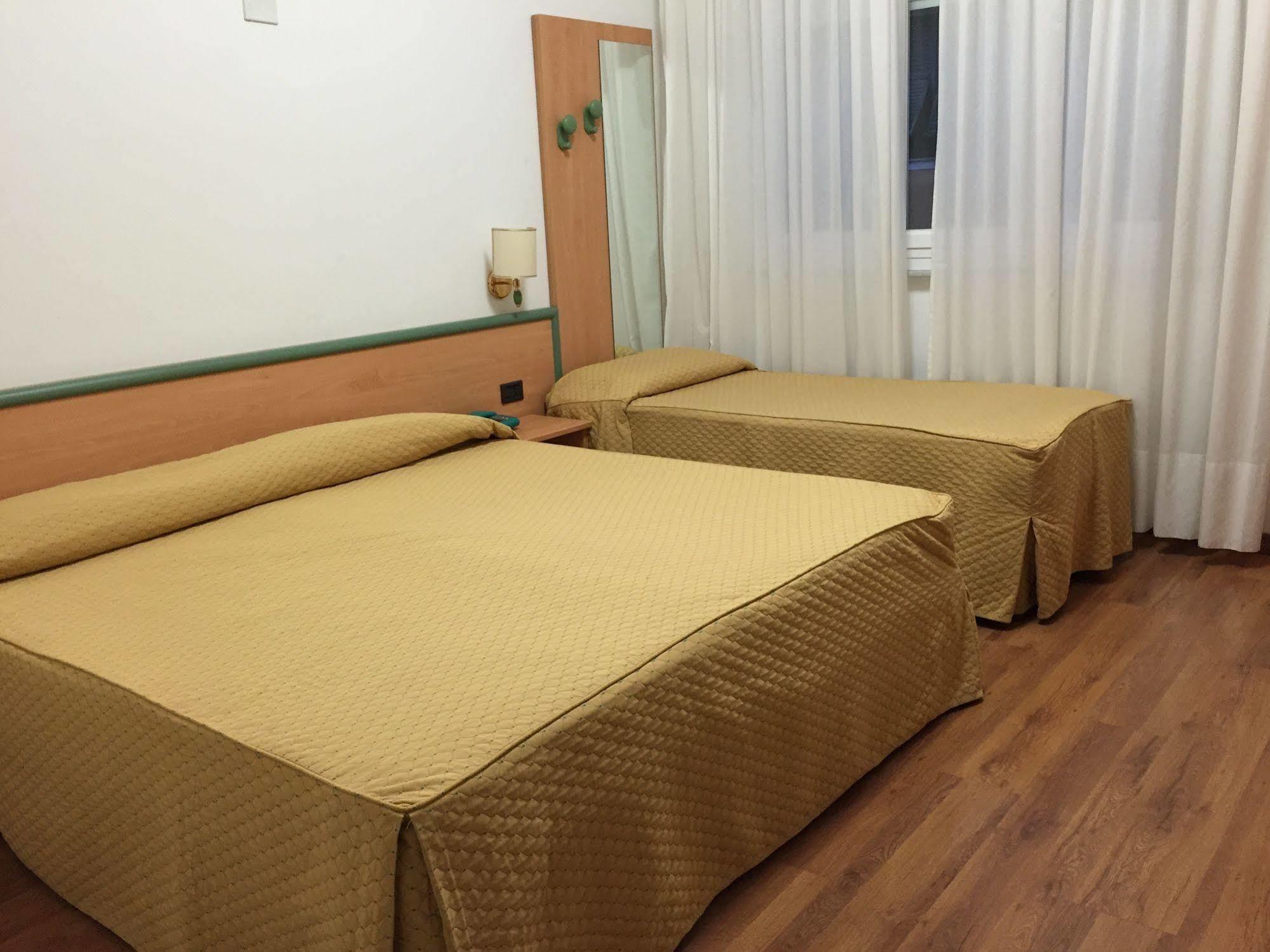 Hotel Iris Genoa Ngoại thất bức ảnh
