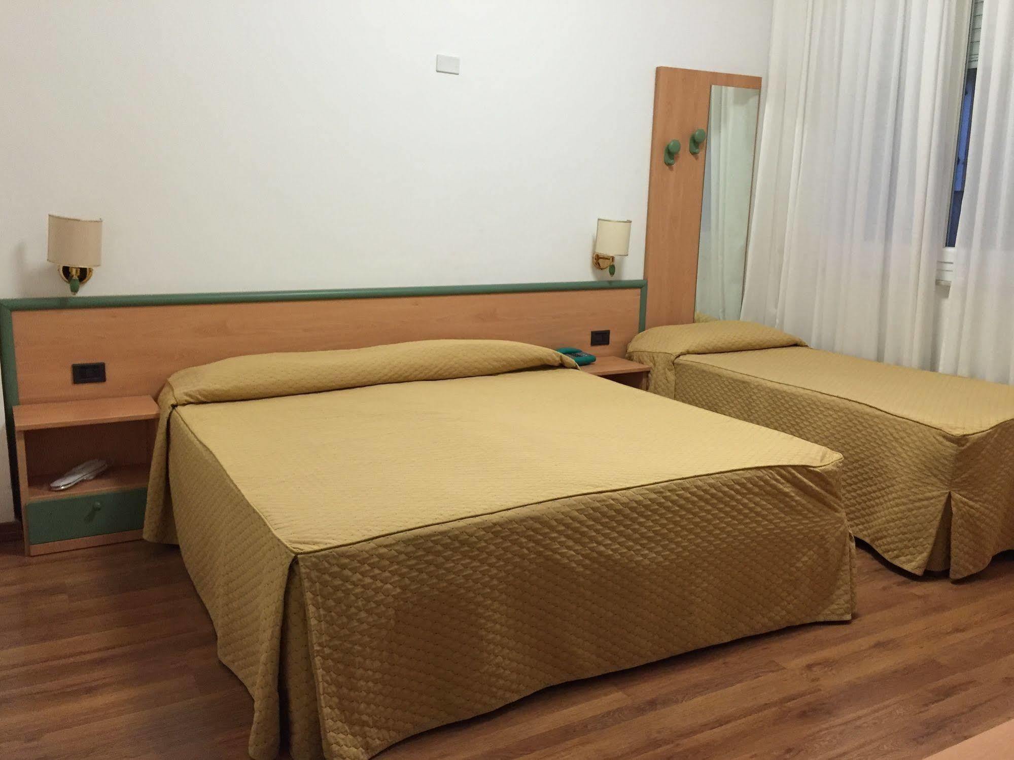 Hotel Iris Genoa Ngoại thất bức ảnh